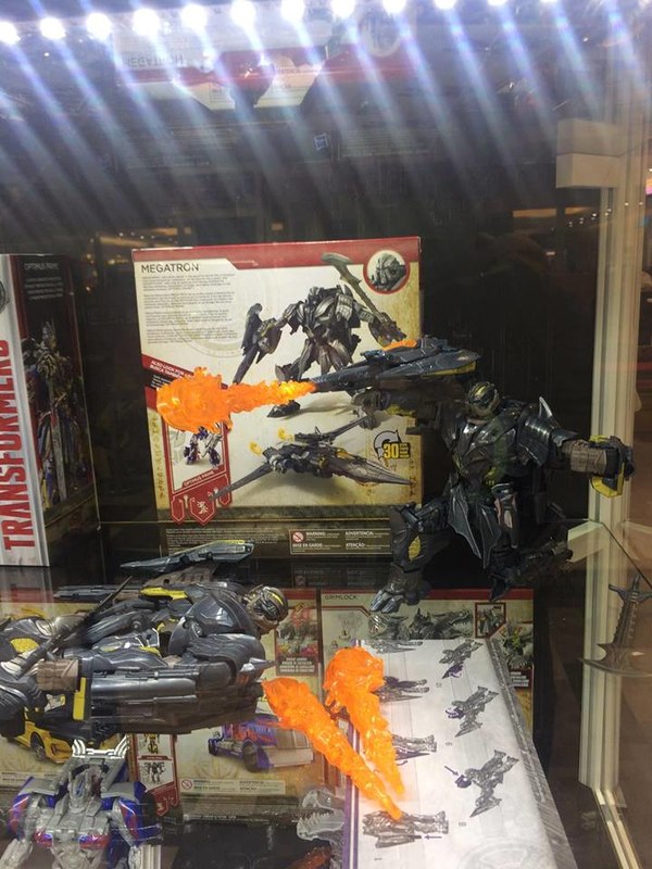 Transformers Product Display Featuring The Last Knight, Titans Return Wave 5, And SDCC Exclusives 04 (4 of 14)